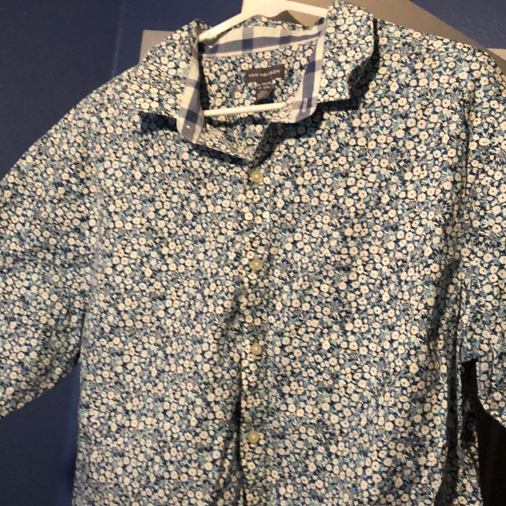 Mens short sleeve casual button up shirt. Large. Good condition.